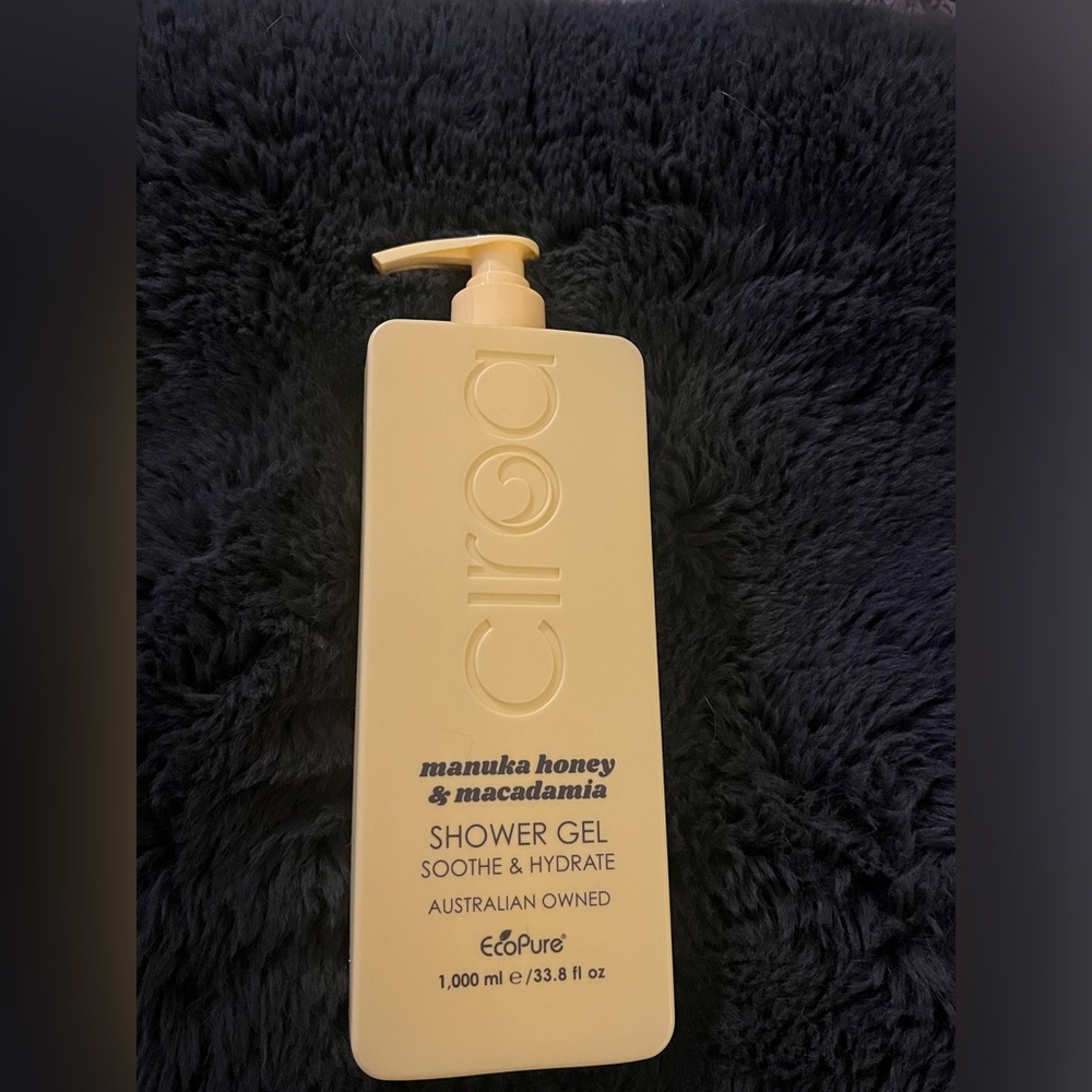 NEW CIROA manuka honey & macadamia Body Wash  33.8 floz